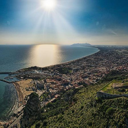 Casa Vitelli - Centro Storico A Due Passi Da Tutto Leilighet Terracina Eksteriør bilde