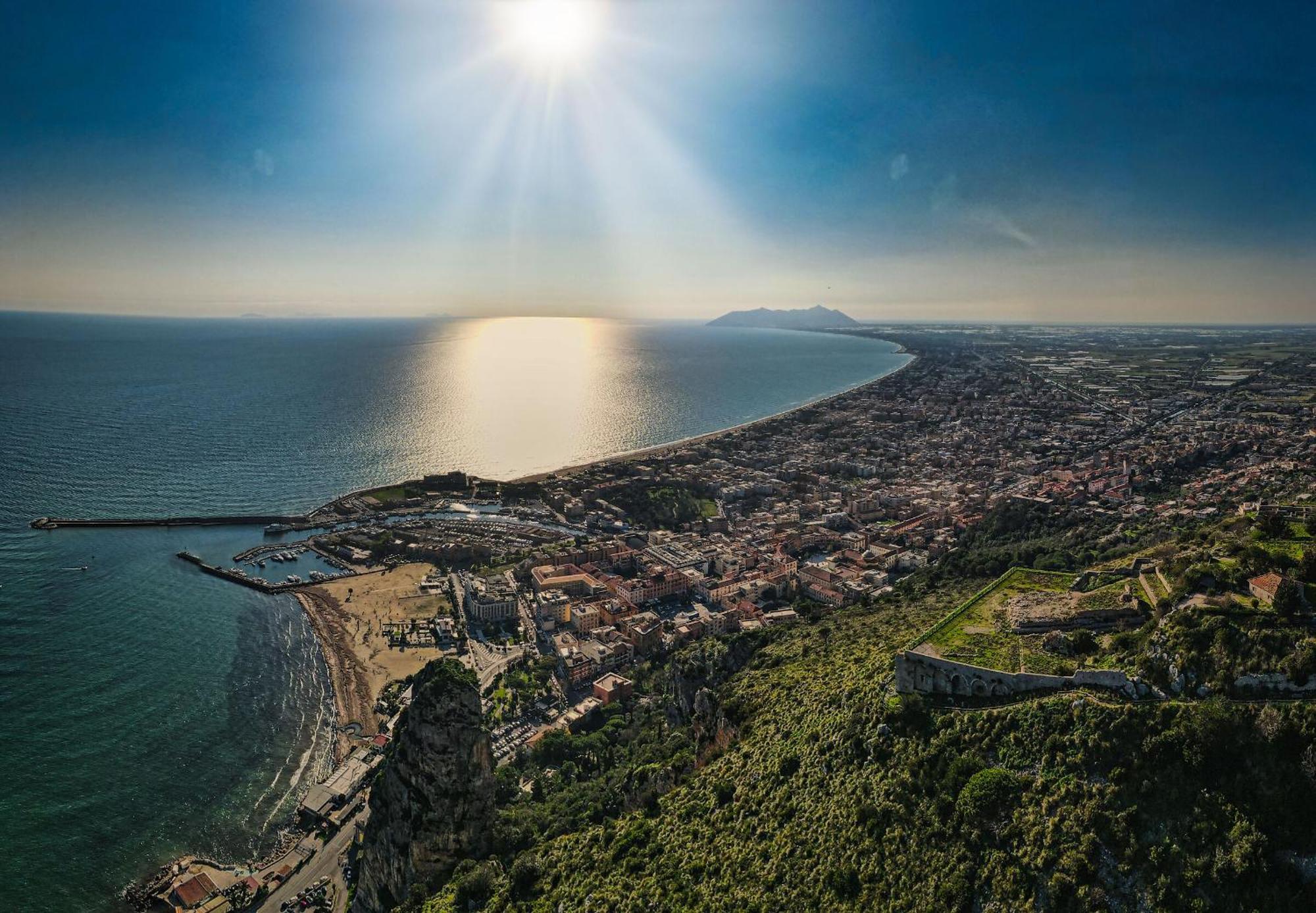 Casa Vitelli - Centro Storico A Due Passi Da Tutto Leilighet Terracina Eksteriør bilde